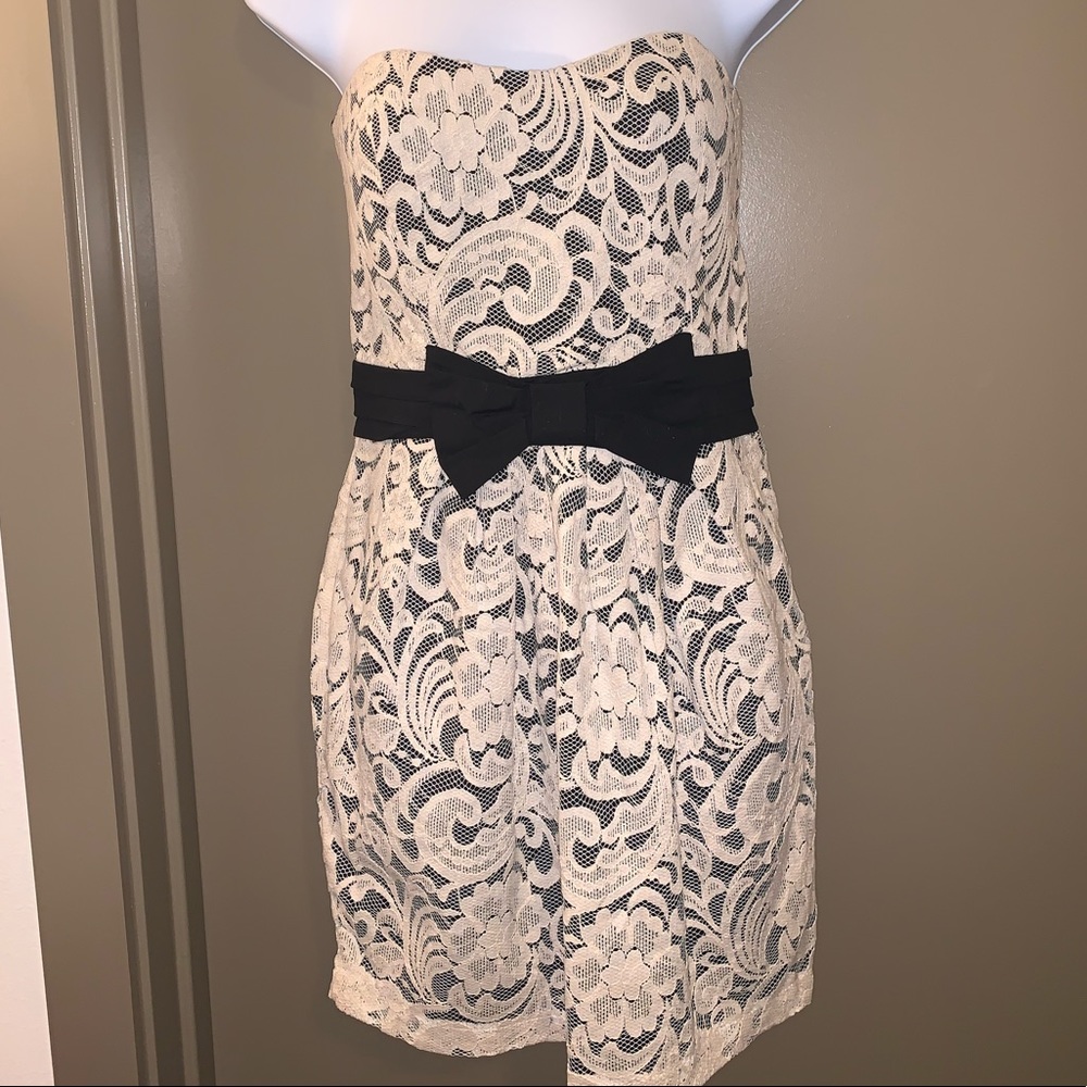 Classy lace strapless dress